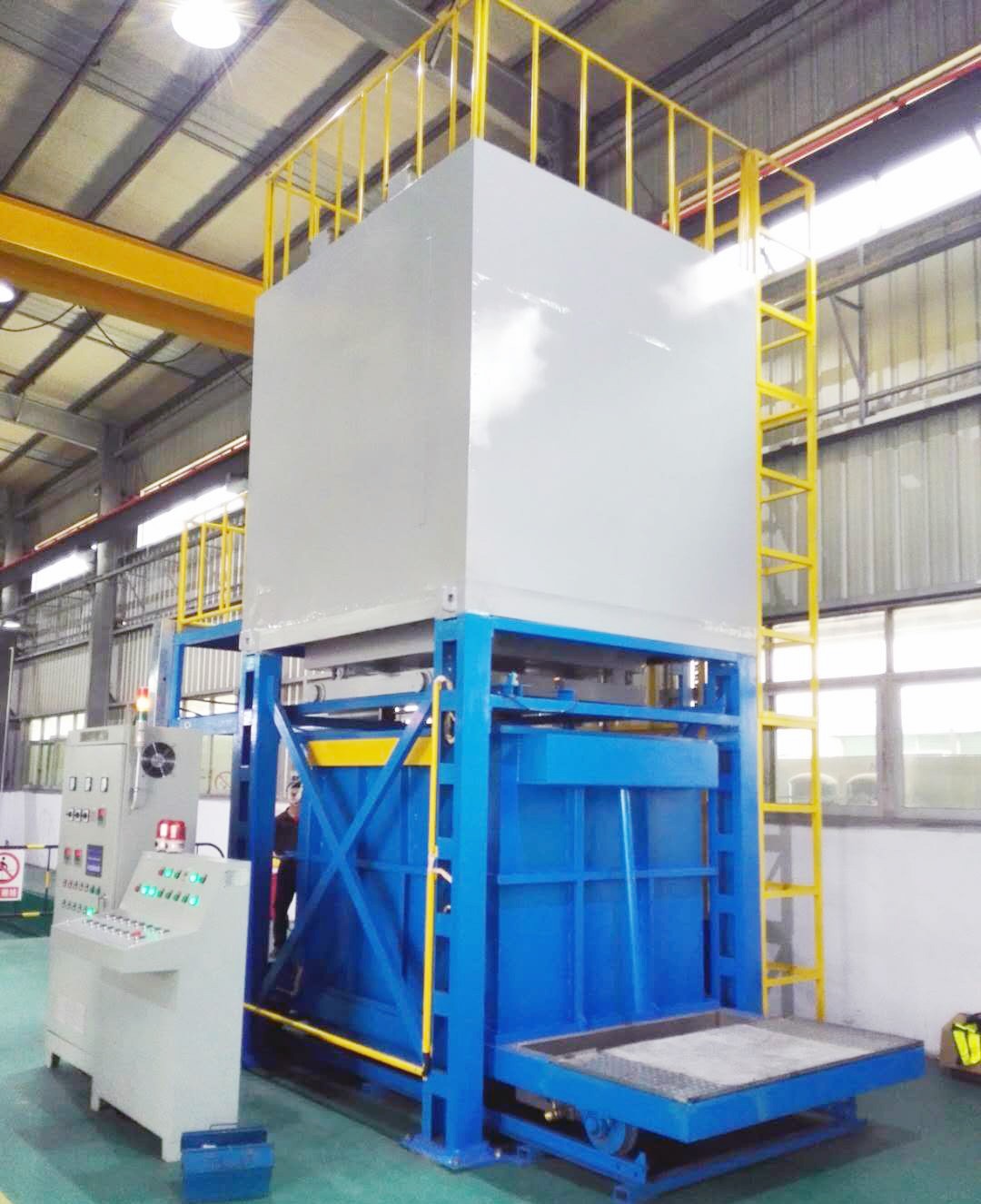 Why do aluminum alloy quenching furnaces often use water for quenching