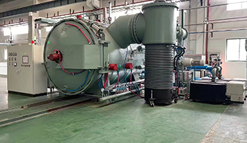 Vacuum heat treatment furnace